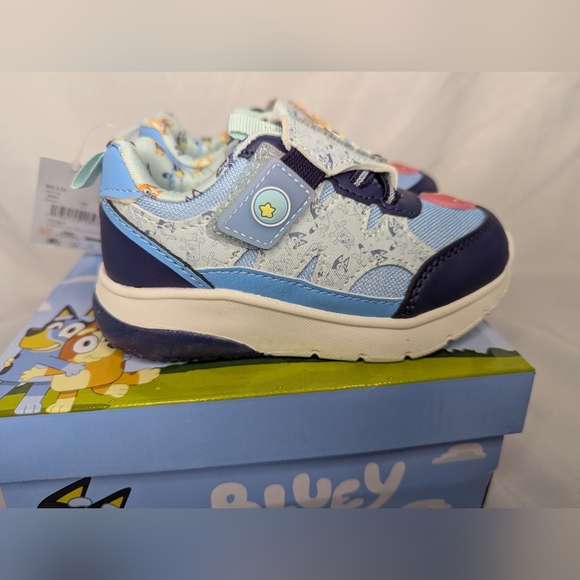 NWT Bluey Toddler Athletic Sneakers Size 9 - Picture 6 of 7